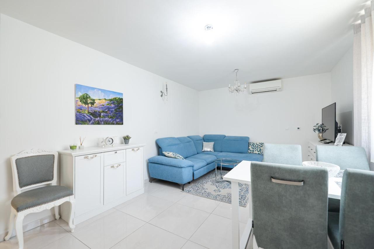 Two Bedroom Apartment With A Balcony Relja Zadar Buitenkant foto